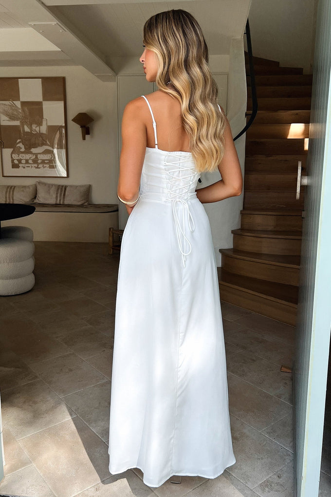 Angie | Women’s Sleeveless Sweetheart Neck Wedding Guest Dress