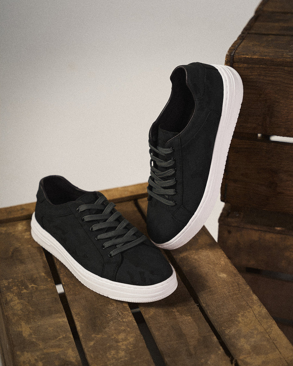 Bennett | Men’s Low Top Lace Up Round Toe Sneakers