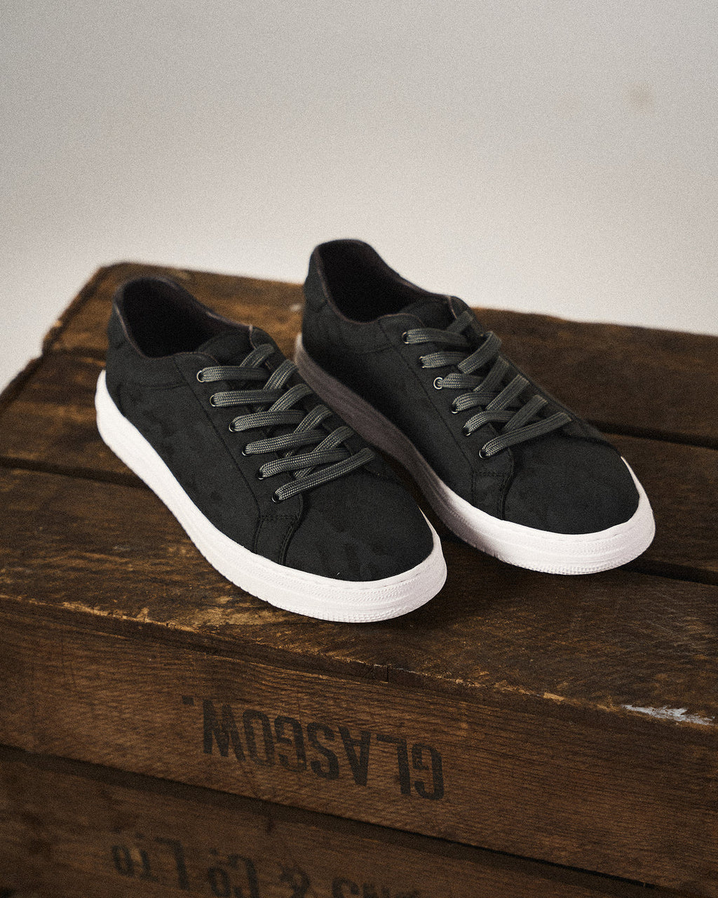 Bennett | Men’s Low Top Lace Up Round Toe Sneakers