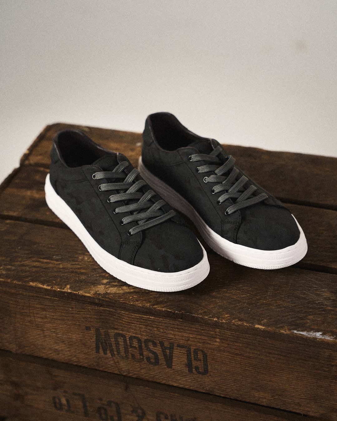 Bennett | Men’s Low Top Lace Up Round Toe Sneakers