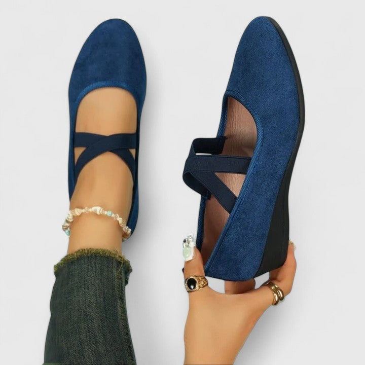 Bonnie | Women’s Round Toe Criss Cross Strap Wedge Pumps