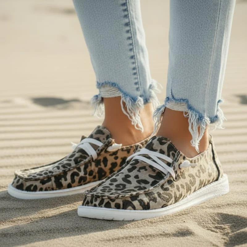 Women’s Lace-Up Round Toe Flat Walking Shoes