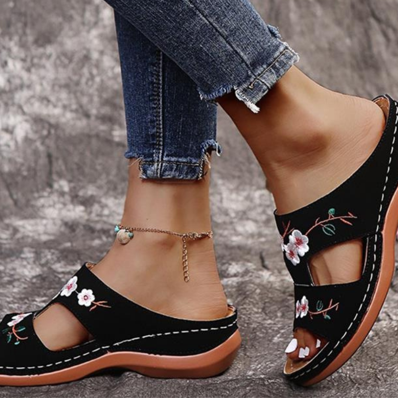 Catherine | Women’s Floral Round Toe Platform Wedge Slippers