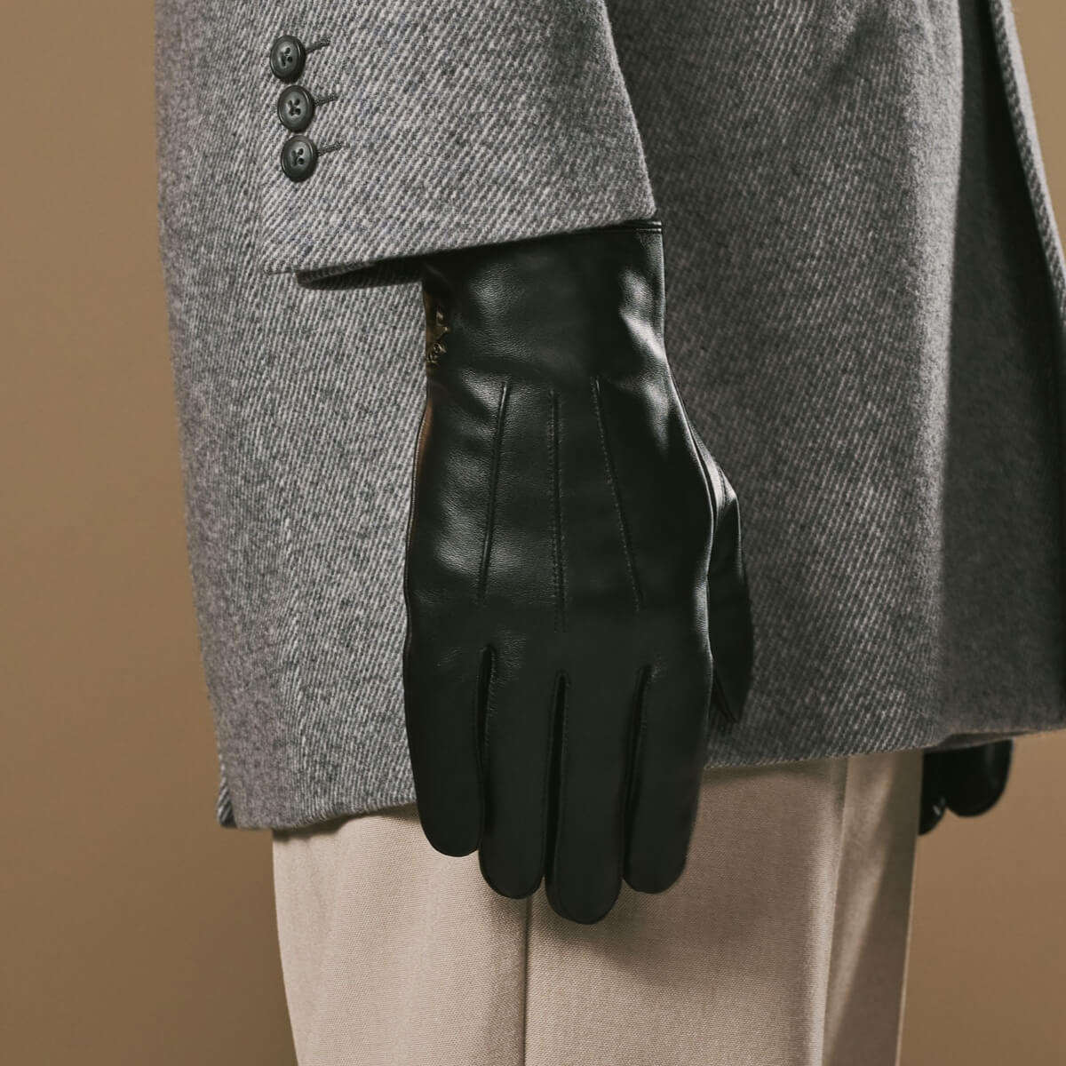 Men's Rabbit Fur Lined Leather Touchscreen Gloves in Black