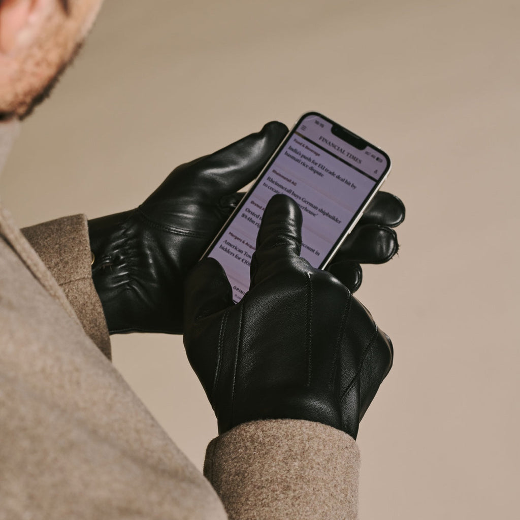 Men's Rabbit Fur Lined Leather Touchscreen Gloves in Black