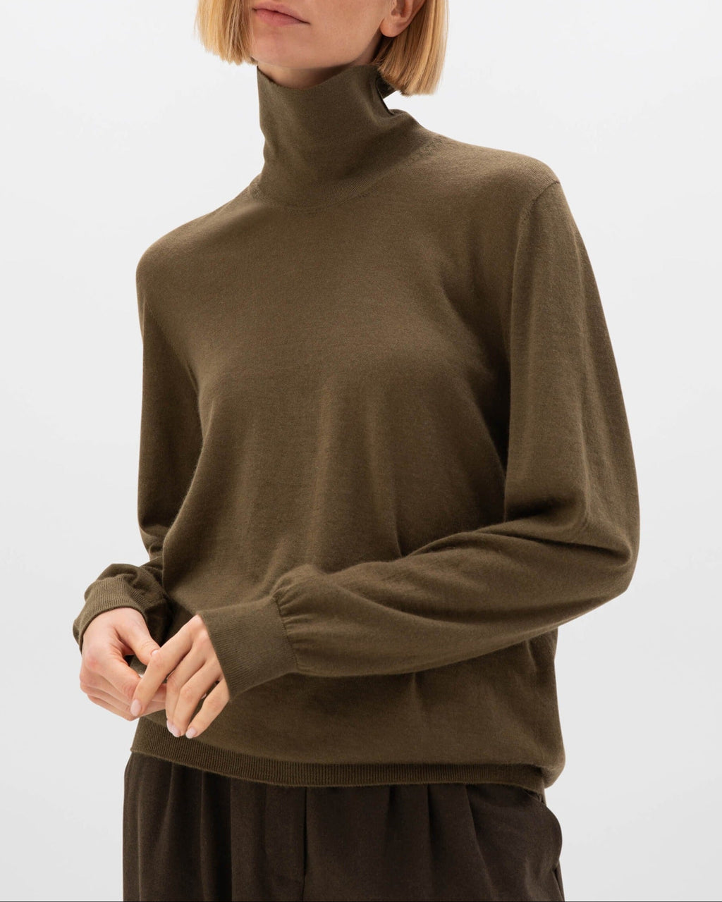 Men's Seamless Knit Turtleneck Sweater in Olive