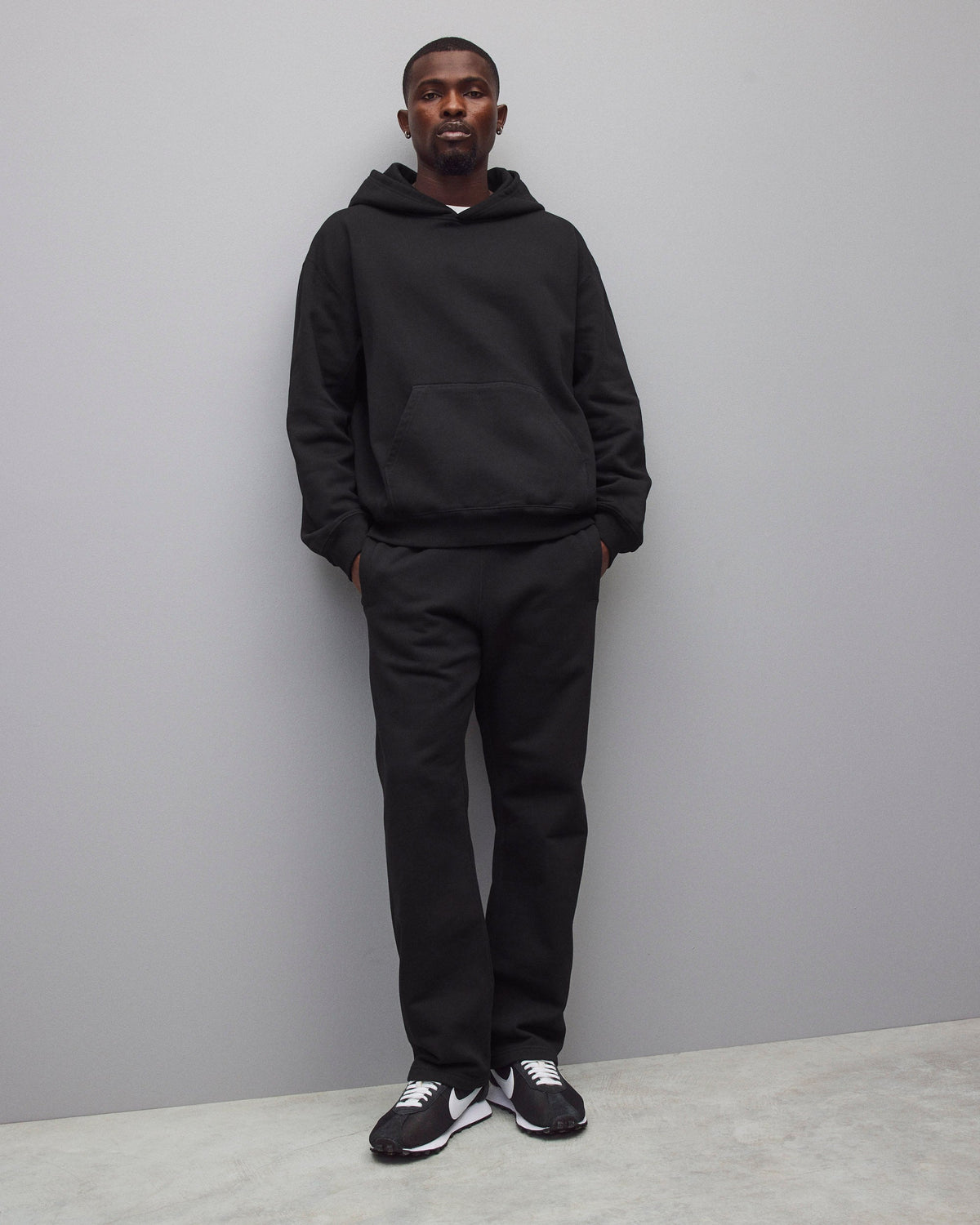 Men's Straight Leg Open Hem Sweatpants in Black