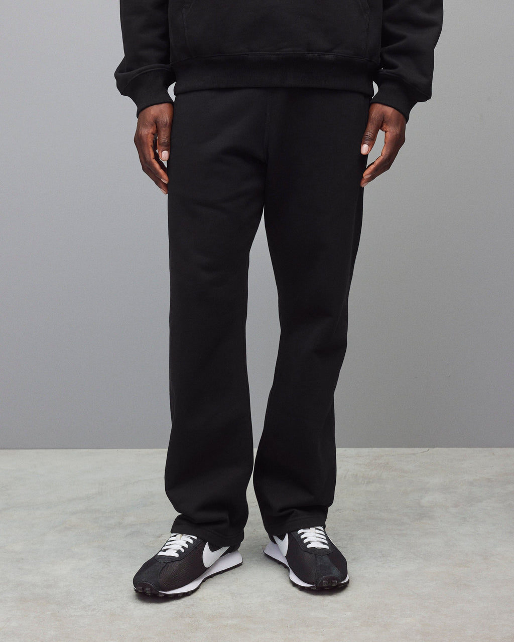 Men's Straight Leg Open Hem Sweatpants in Black