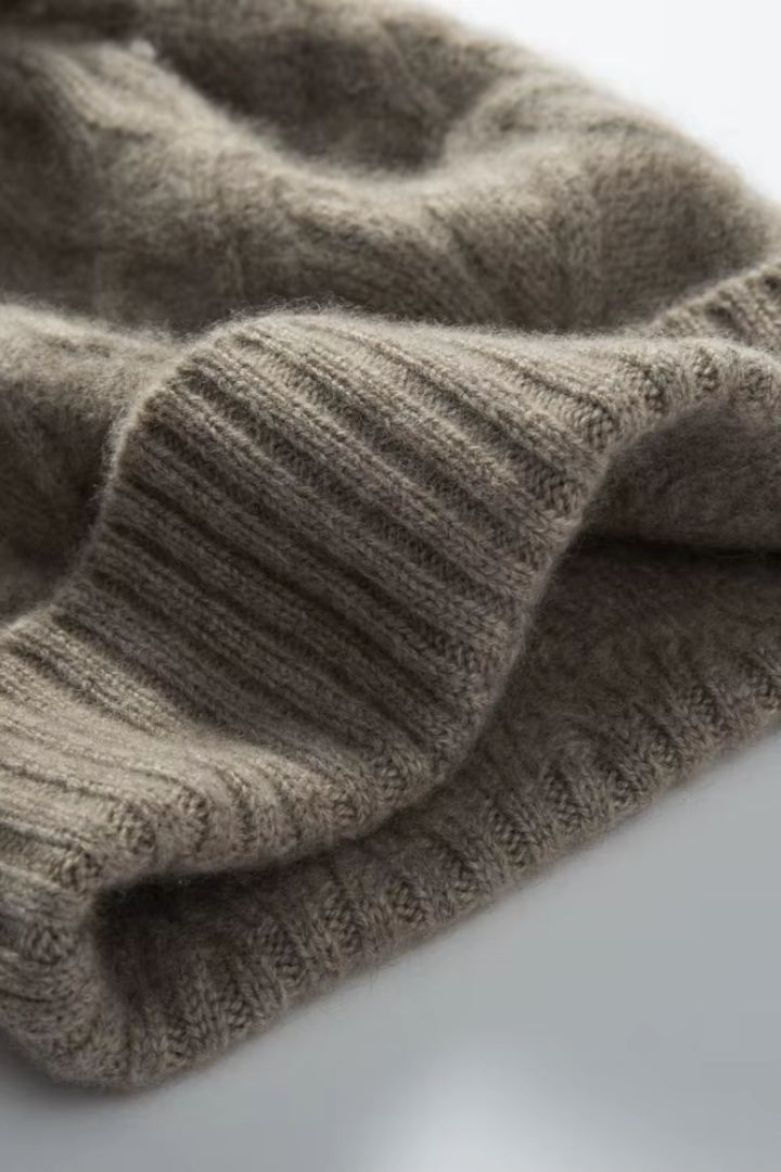 Women's Cable Knit Beanie with Faux Fur Pom