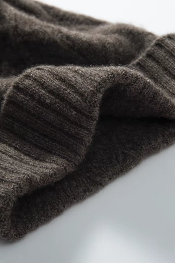 Women's Cable Knit Beanie with Faux Fur Pom