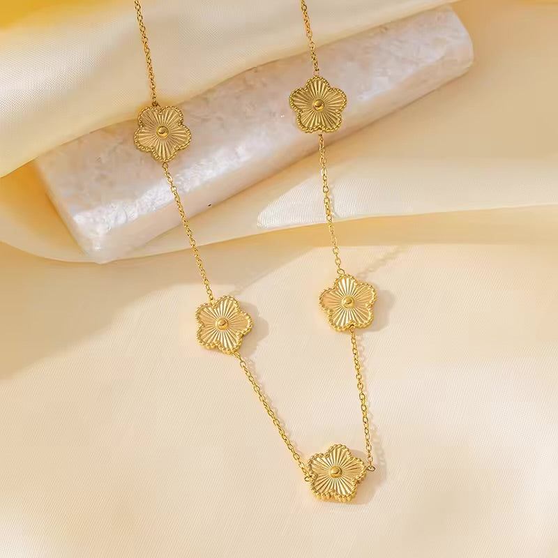 Women's Gold-Tone Clover Station Necklace